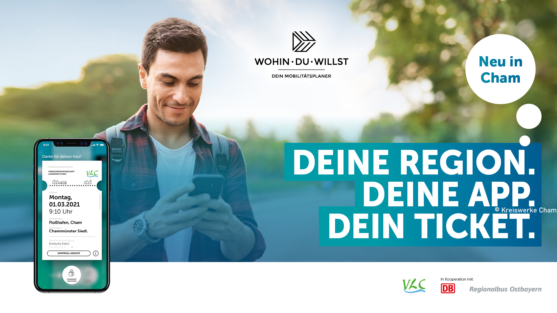 Werbebild der App Wohin du Willst: Im Hintergrund ein Mann an einer Straße, der an seinem Handy tippt. Vorne ein Mockup der App un der Text: Deine Region. Deine App. Dein Ticket."